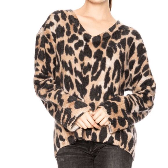 360 Cashmere Geraldine Leopard Print Lightweight Sweater V-Neck Size Medium - Picture 1 of 11